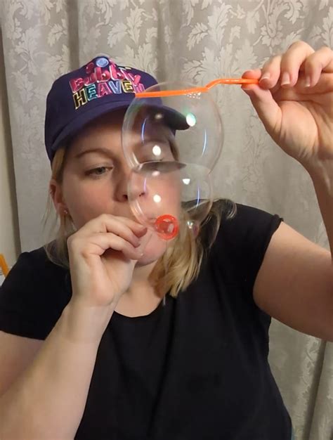 Tom Noddy's Bubble Workshop: Learning the Art of Bubble Manipulation